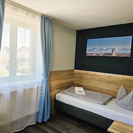 Novitel Pension Pliening - München Messe Exterior foto
