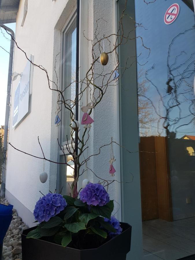 Novitel Pension Pliening - München Messe Exterior foto